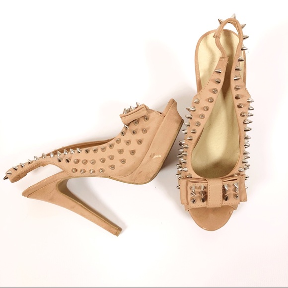 ✨ Charlotte Russe Spiked Nude Pumps | Size 8 - Picture 8 of 8